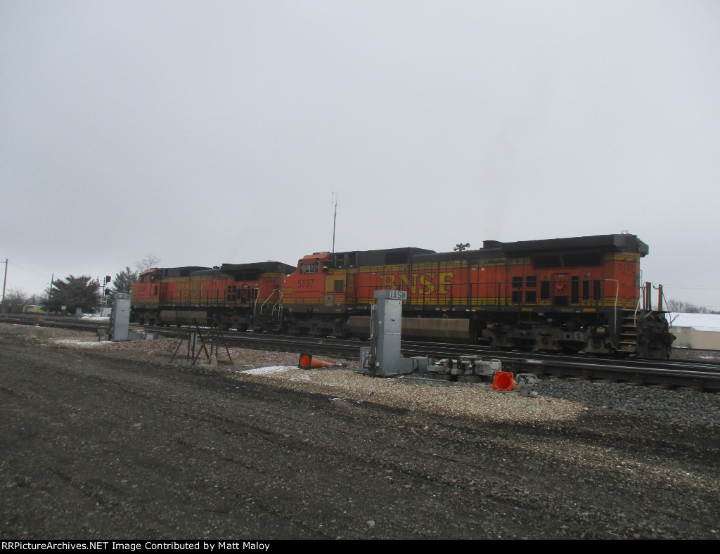 BNSF 5137